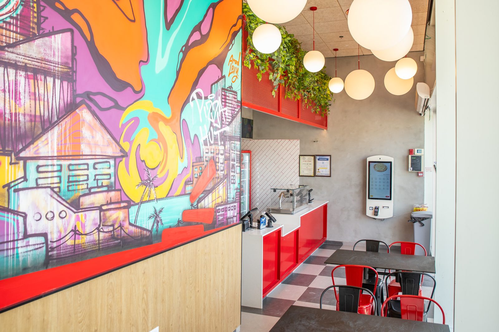 אדריכלות עיצוב פנים - פיצה האט בת ים - סטודיו שלומי מרציאנו